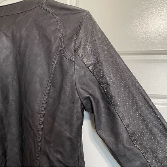 NWT Black Swan Faux Leather Jacket Perforated Detail Zip Up Gray Size M - Picture 3 of 11